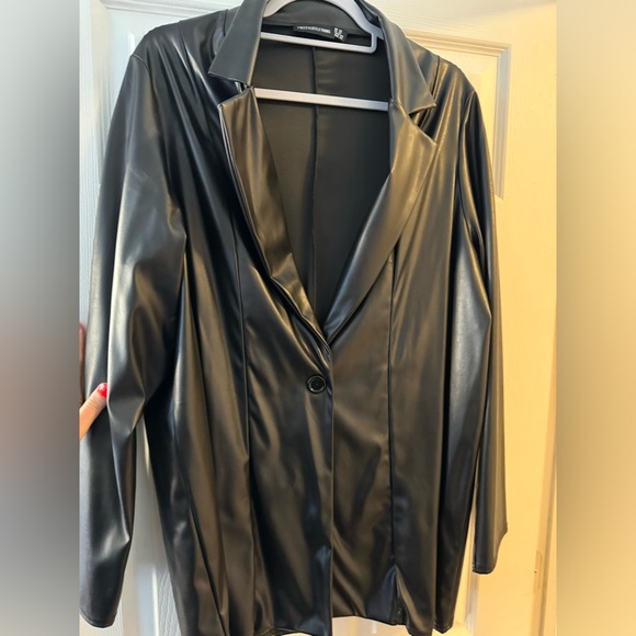 Pretty Little Thing - Black Jacket XL very condition never used - Picture 4 of 6